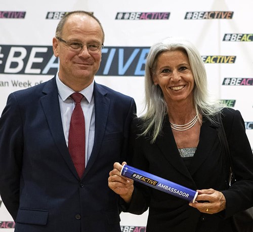 Antonella Bellutti, ambasciatrice italiana della Settimana europea dello sport 2019, in compagnia del Commissario europeo Tibor Navracsis